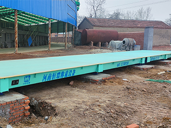 商丘寧陵縣柳河鎮(zhèn)梁莊新型建材廠(chǎng)100噸地磅